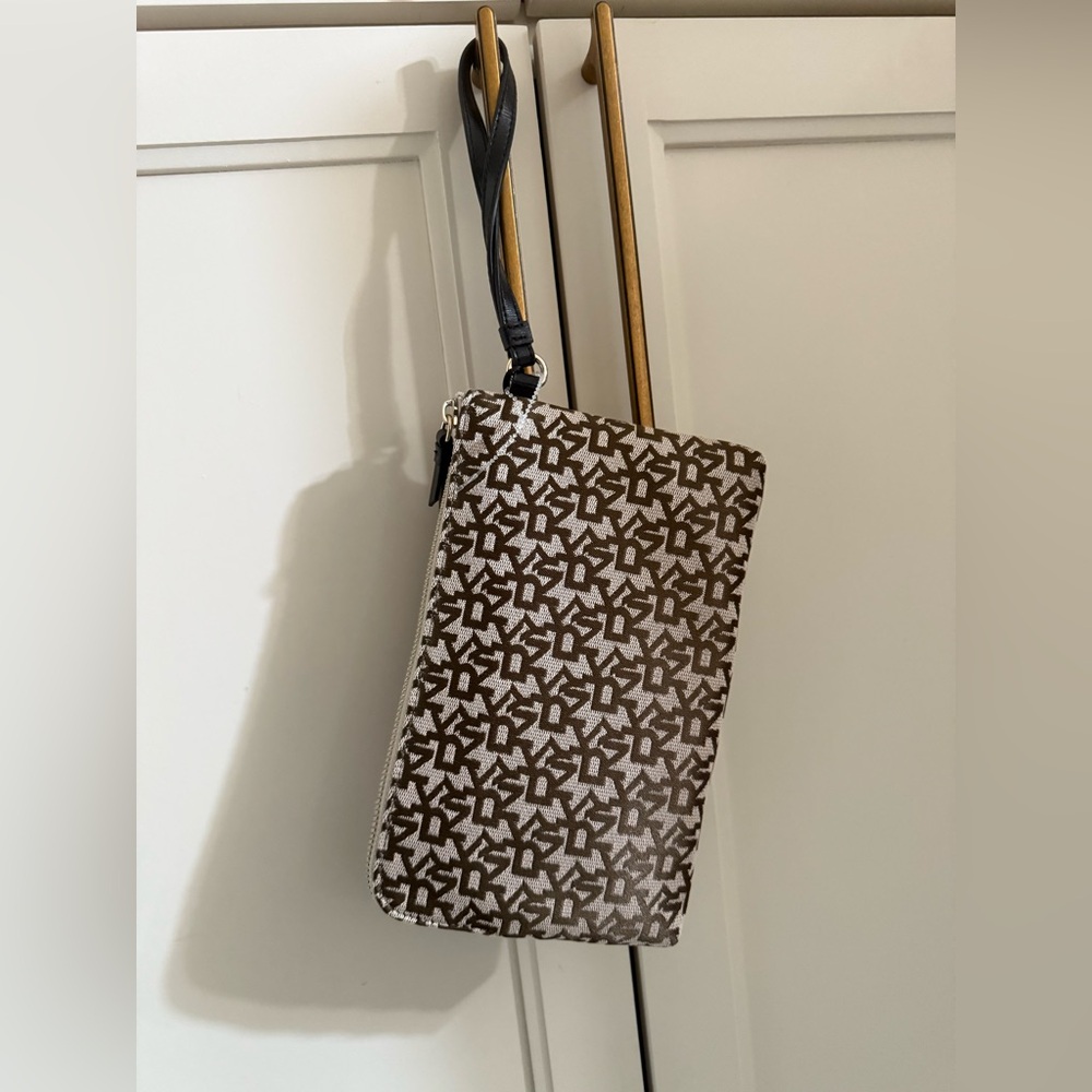 DKNY Wristlet NWT - Picture 3 of 3